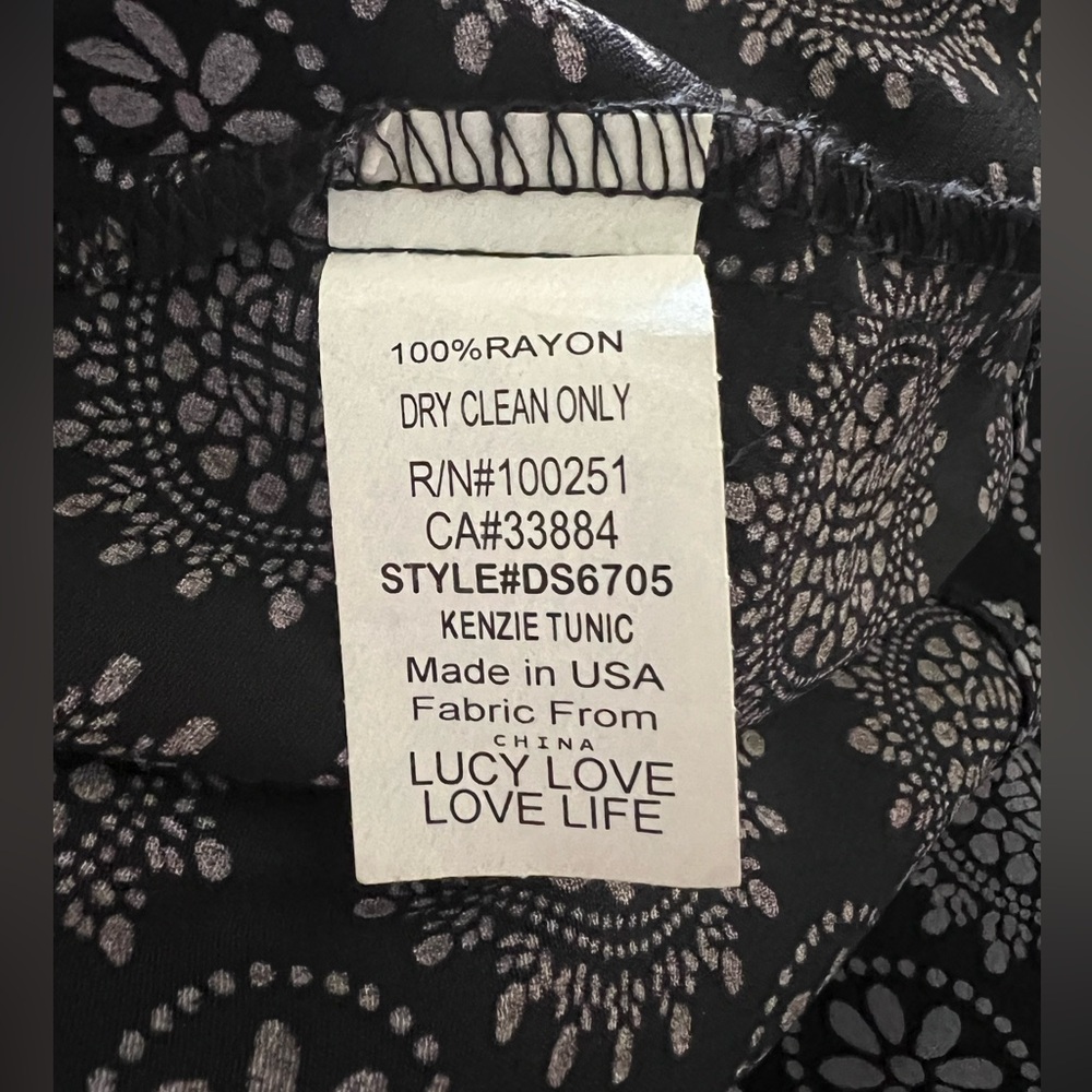 LUCY LOVE Kenzie Tunic Made in USA Size S Boho Black Geo Floral Print MSRP $75 - Picture 8 of 8